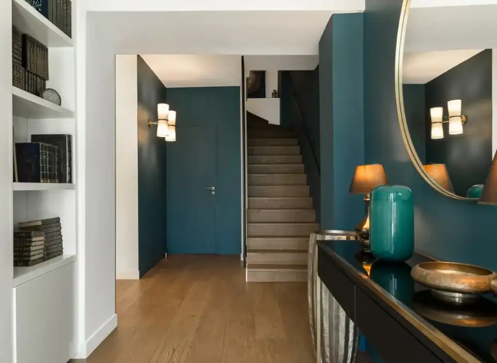 Hall d'entrée bleu canard